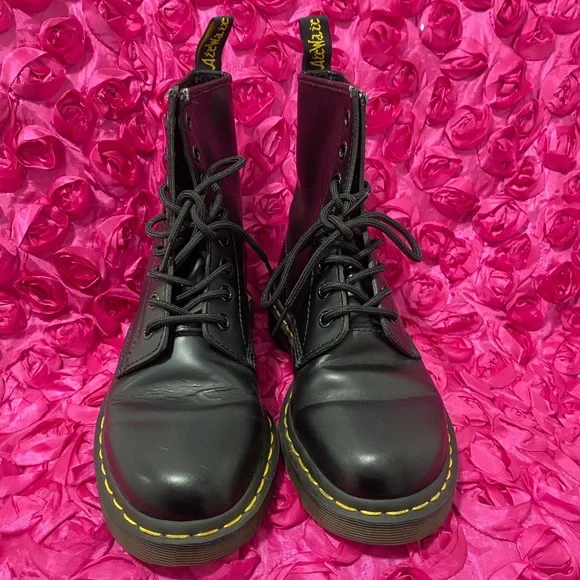 Dr Martens Modern Classics Smooth 1460 8-Eye Boots - Picture 2 of 10